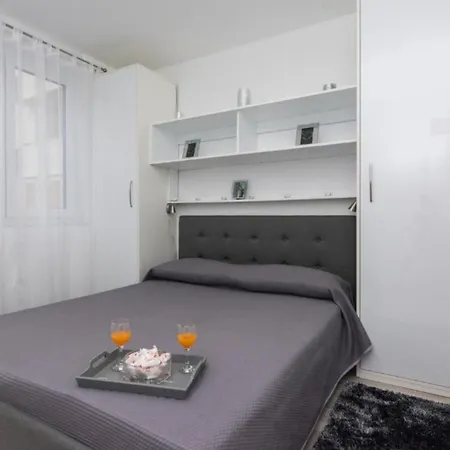 Stylish With Easy Access To Old Town 公寓