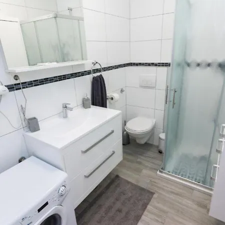 Stylish With Easy Access To Old Town