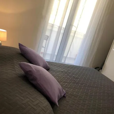 Stylish With Easy Access To Old Town